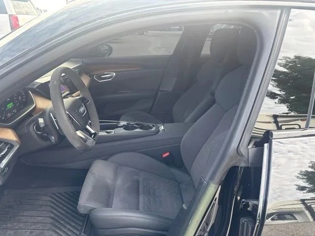 2023 Audi e-tron GT - Image 8 of 13