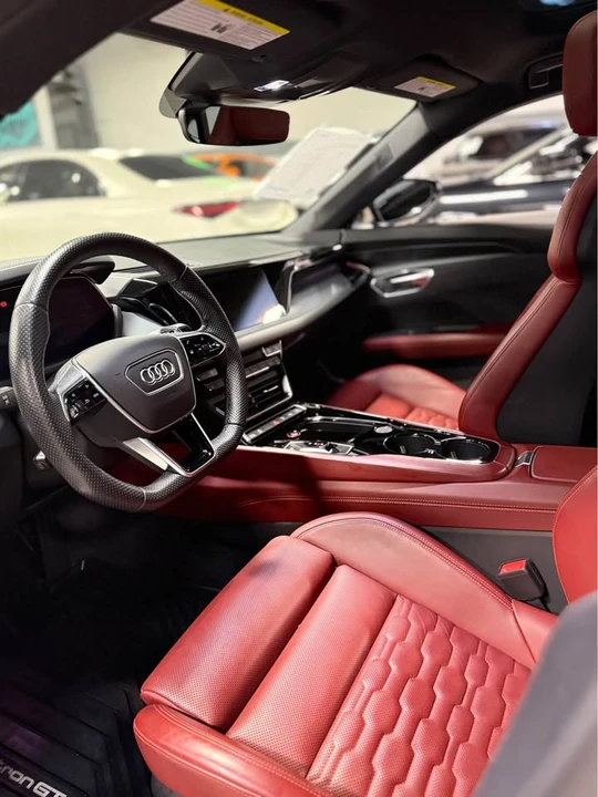 2023 Audi e-tron GT - Image 4 of 6