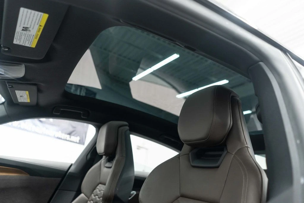 2023 Audi e-tron GT - Image 8 of 12