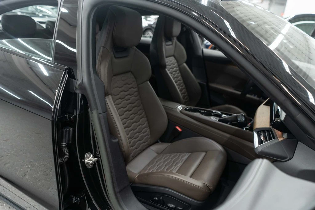 2023 Audi e-tron GT - Image 11 of 12