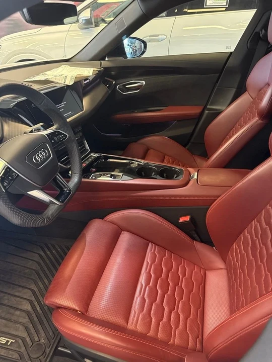 2023 Audi e-tron GT - Image 7 of 7