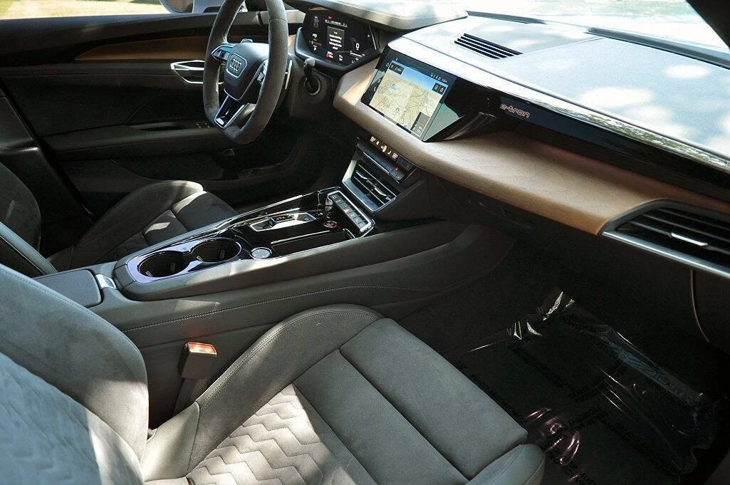 2023 Audi e-tron GT - Image 15 of 17