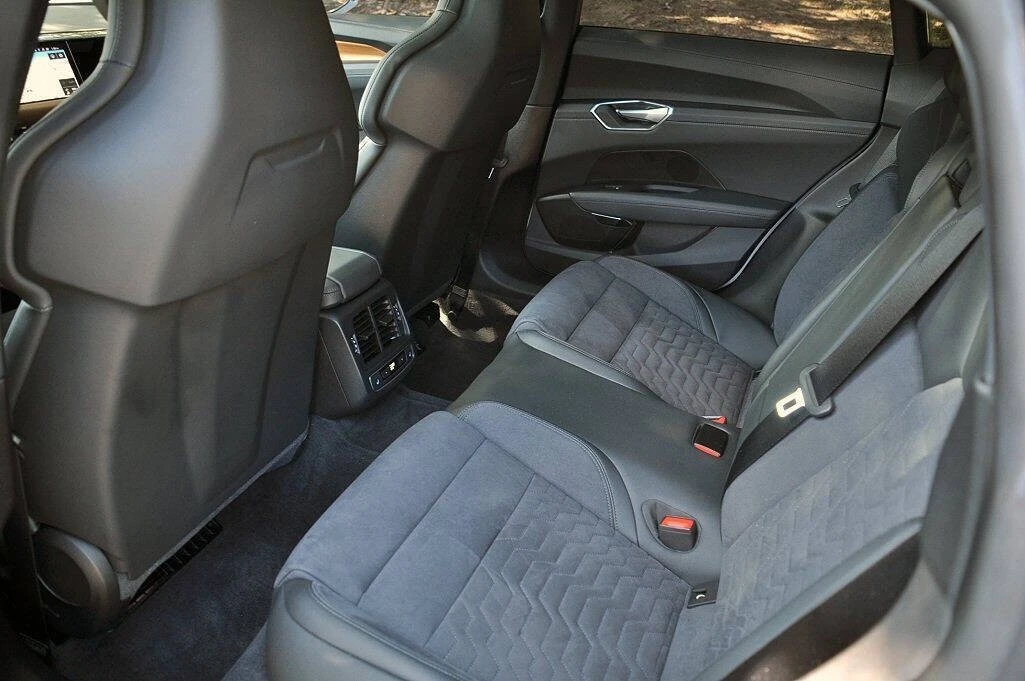 2023 Audi e-tron GT - Image 12 of 17