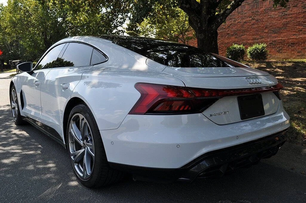 2023 Audi e-tron GT - Image 4 of 17