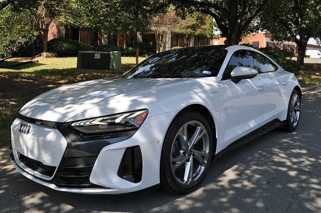 2023 Audi e-tron GT - Image 2 of 17