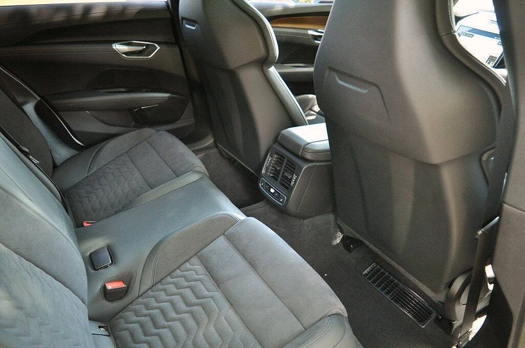 2023 Audi e-tron GT - Image 14 of 17