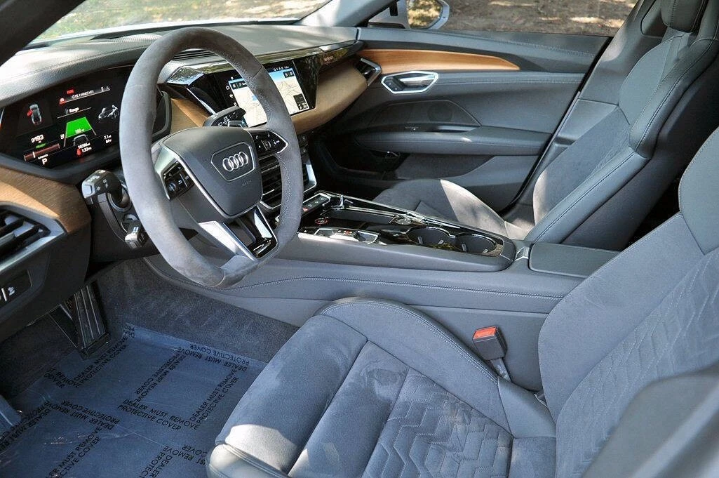 2023 Audi e-tron GT - Image 8 of 17