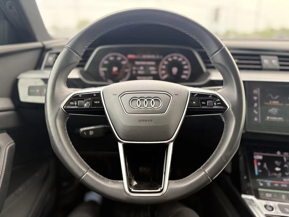 2023 Audi e-tron - Image 10 of 13