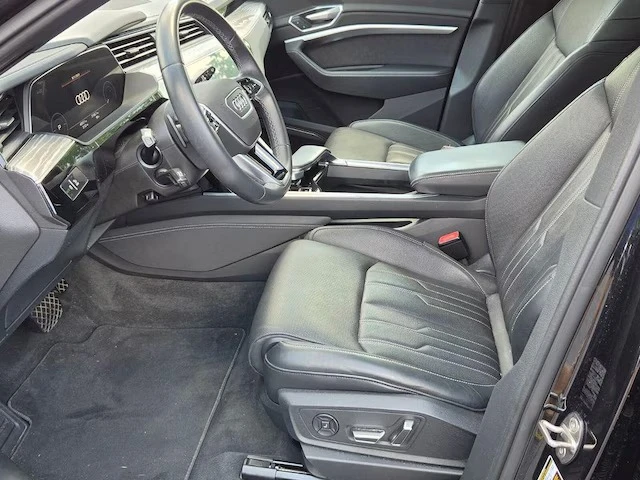 2023 Audi e-tron - Image 10 of 20