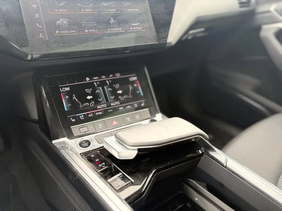 2023 Audi e-tron - Image 12 of 13