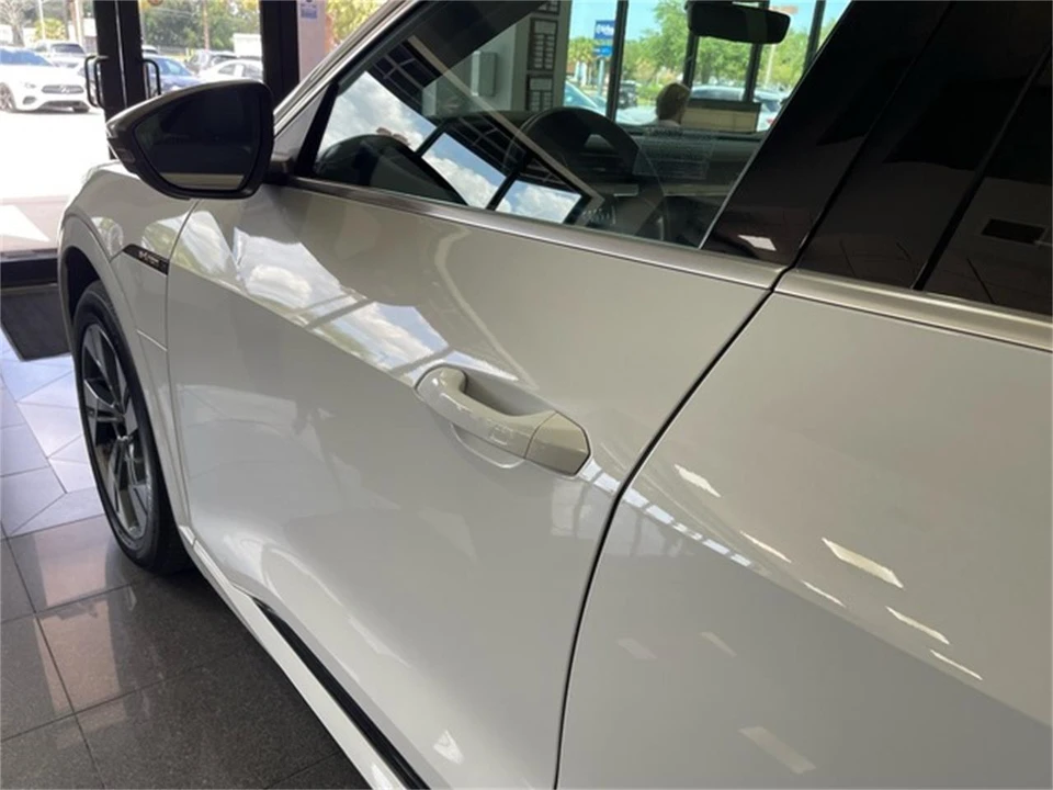 2023 Audi e-tron - Image 13 of 31