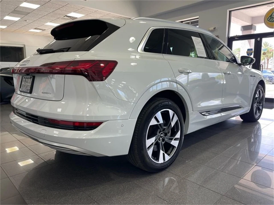 2023 Audi e-tron - Image 5 of 31