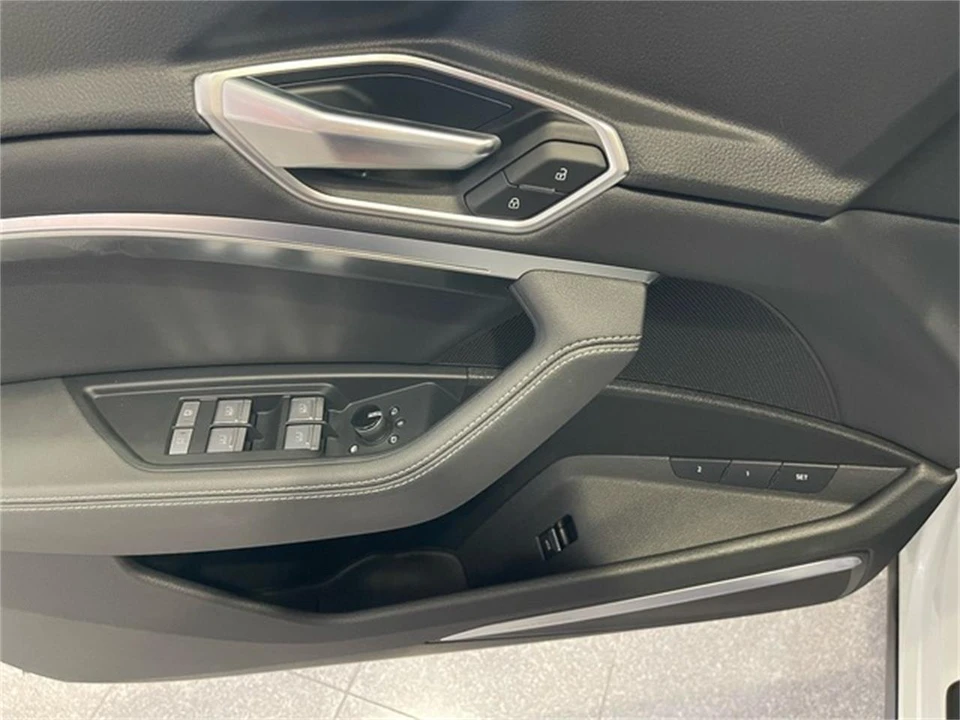 2023 Audi e-tron - Image 25 of 31