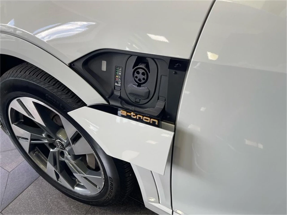 2023 Audi e-tron - Image 21 of 31