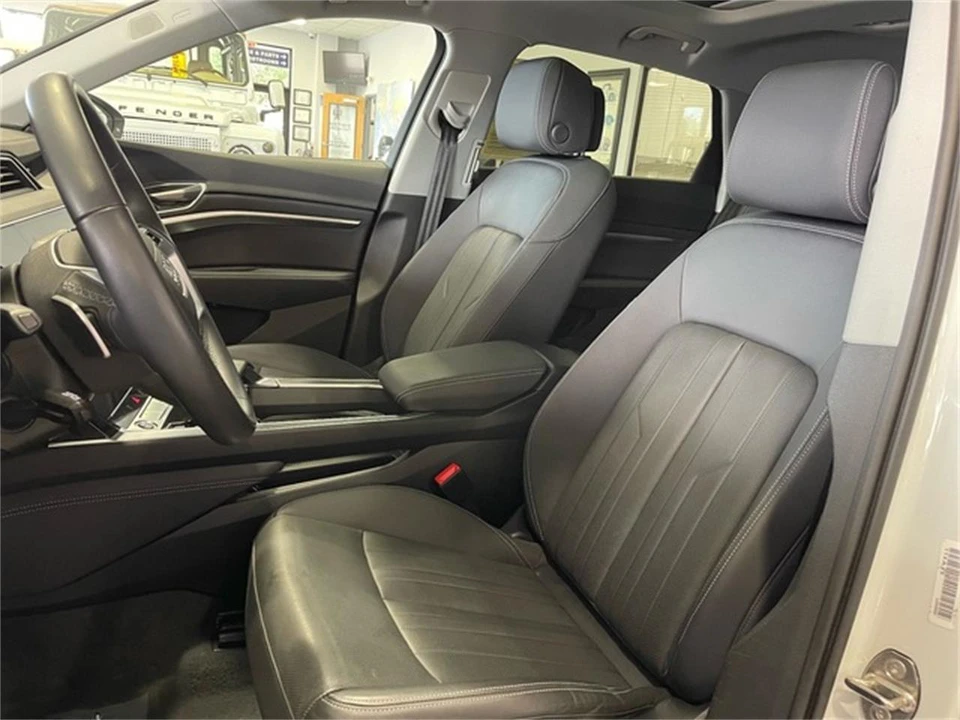 2023 Audi e-tron - Image 27 of 31