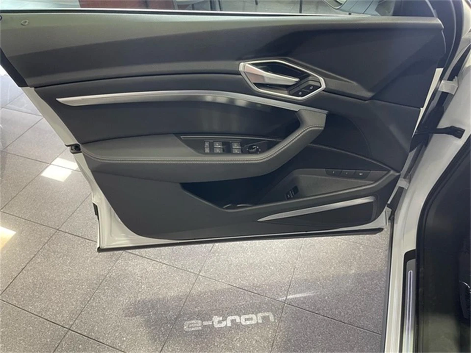 2023 Audi e-tron - Image 24 of 31