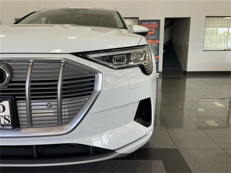 2023 Audi e-tron - Image 10 of 31