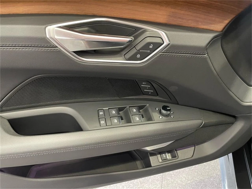2023 Audi e-tron - Image 23 of 31