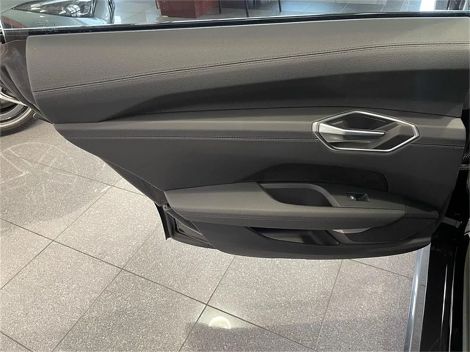 2023 Audi e-tron - Image 31 of 31