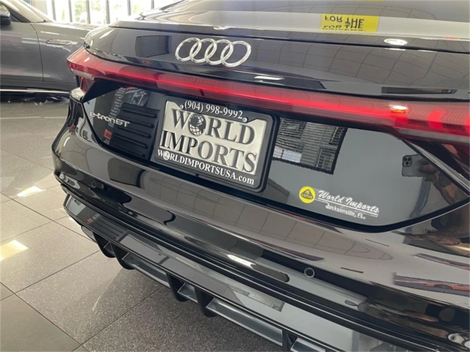 2023 Audi e-tron - Image 18 of 31