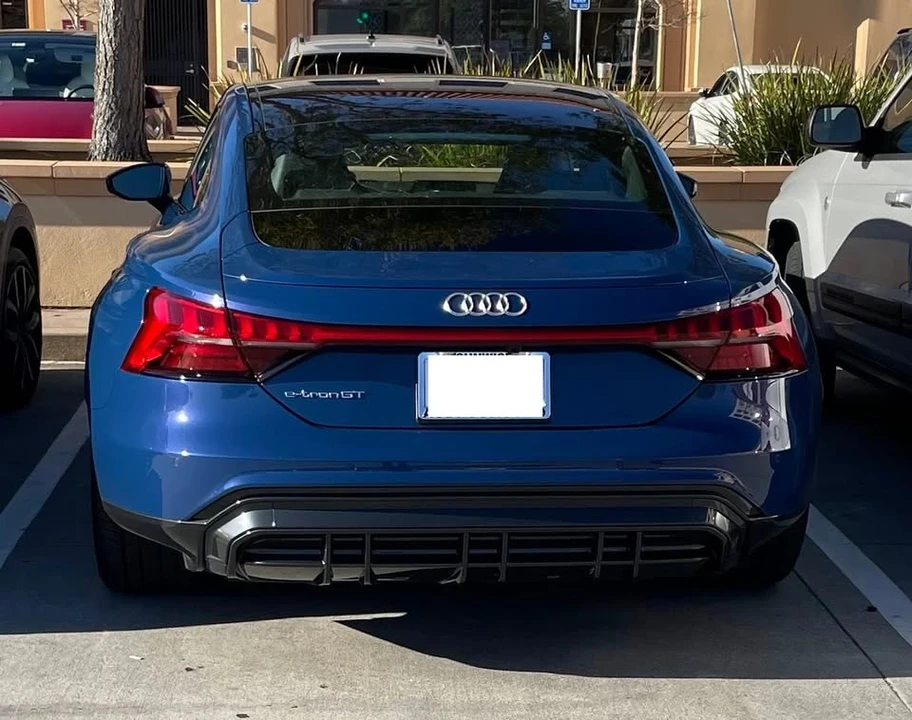 2023 Audi e-tron GT - Image 5 of 19