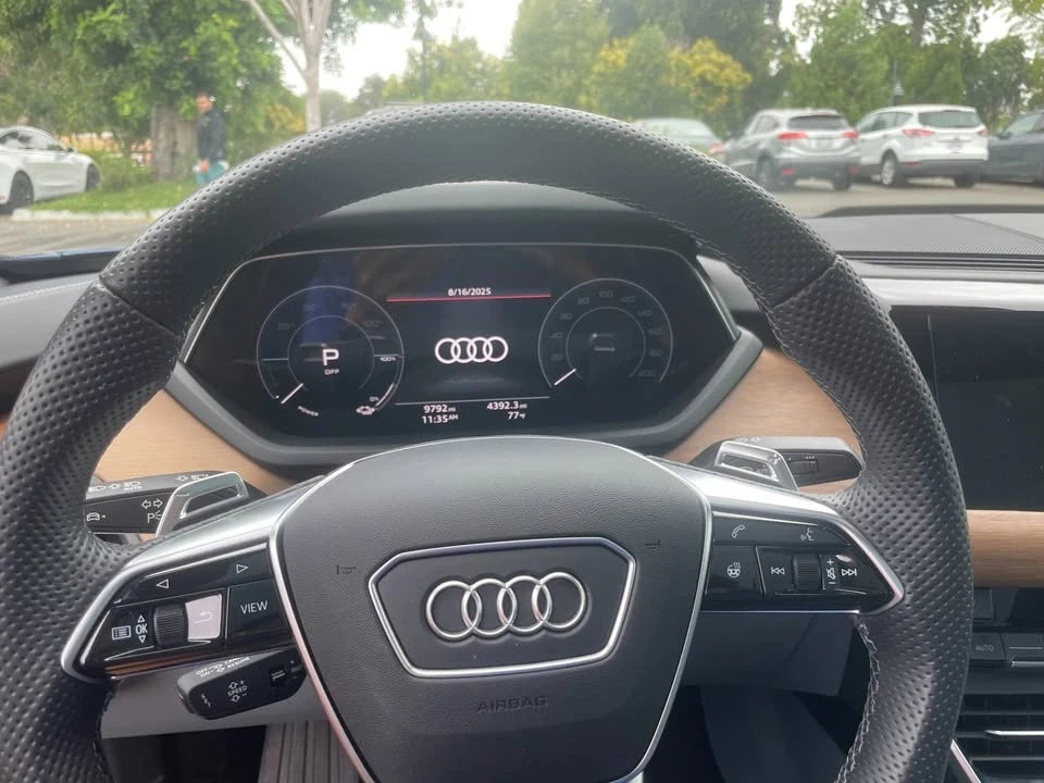 2023 Audi e-tron GT - Image 13 of 19