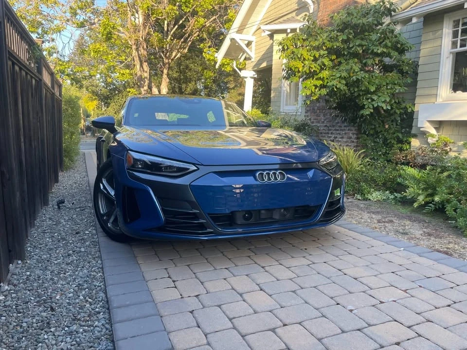 2023 Audi e-tron GT - Image 2 of 19