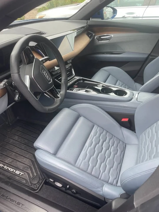 2023 Audi e-tron GT - Image 14 of 19