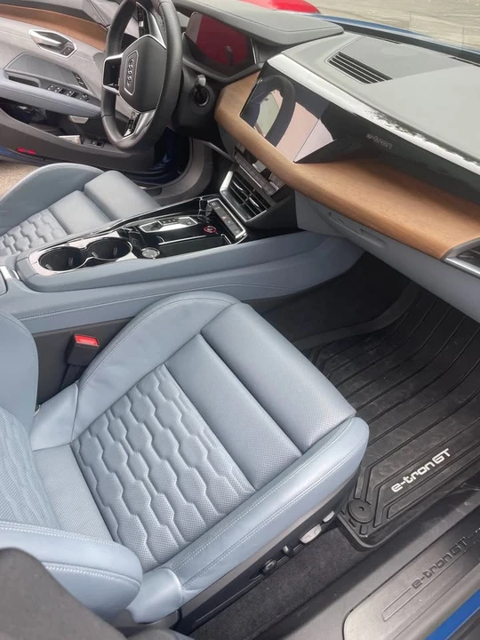 2023 Audi e-tron GT - Image 15 of 19