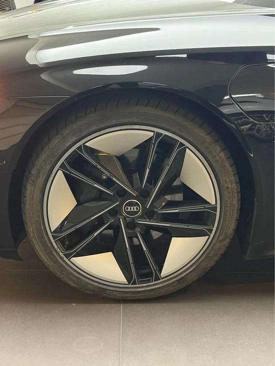 2023 Audi e-tron GT - Image 13 of 14