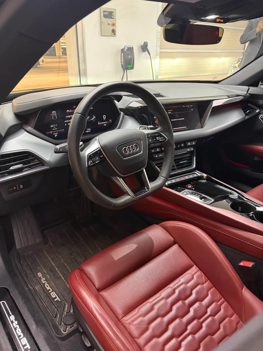 2023 Audi e-tron GT - Image 11 of 14