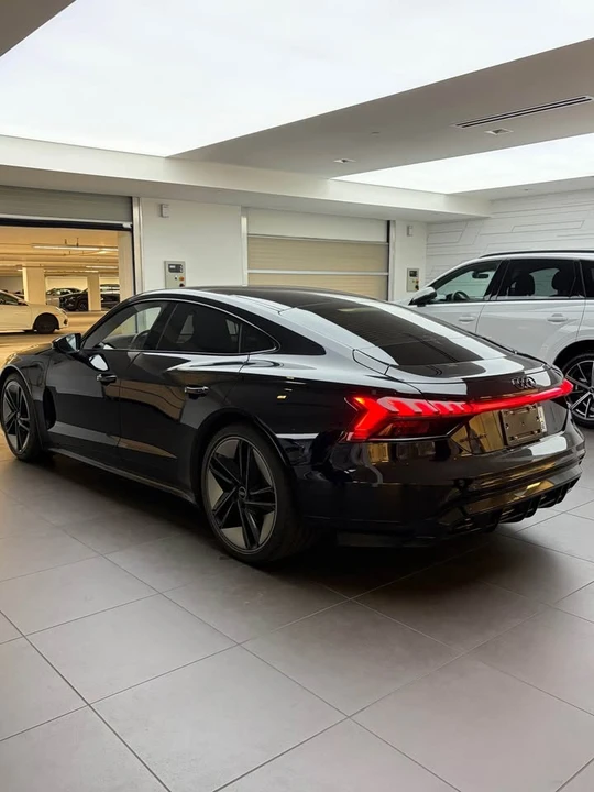 2023 Audi e-tron GT - Image 7 of 14