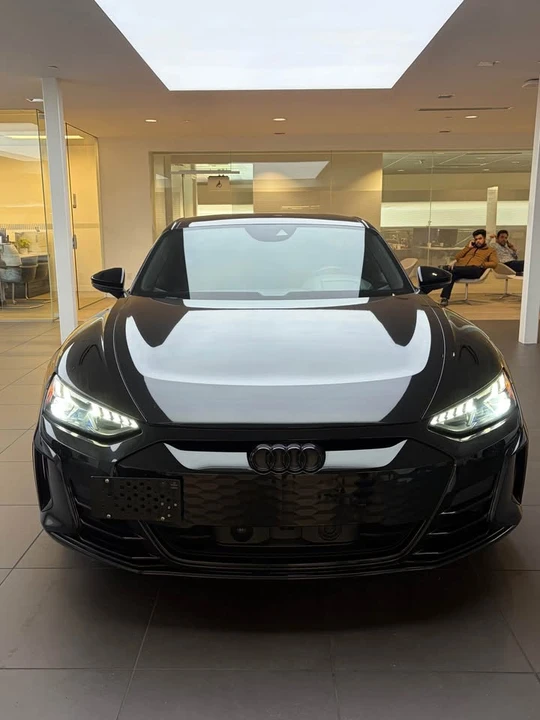 2023 Audi e-tron GT - Image 2 of 14