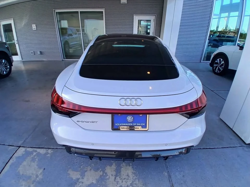 2023 Audi e-tron GT - Image 5 of 11