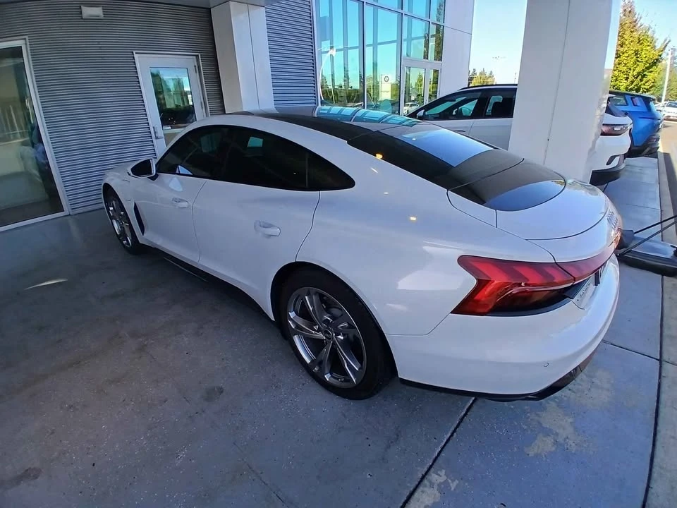 2023 Audi e-tron GT - Image 6 of 11