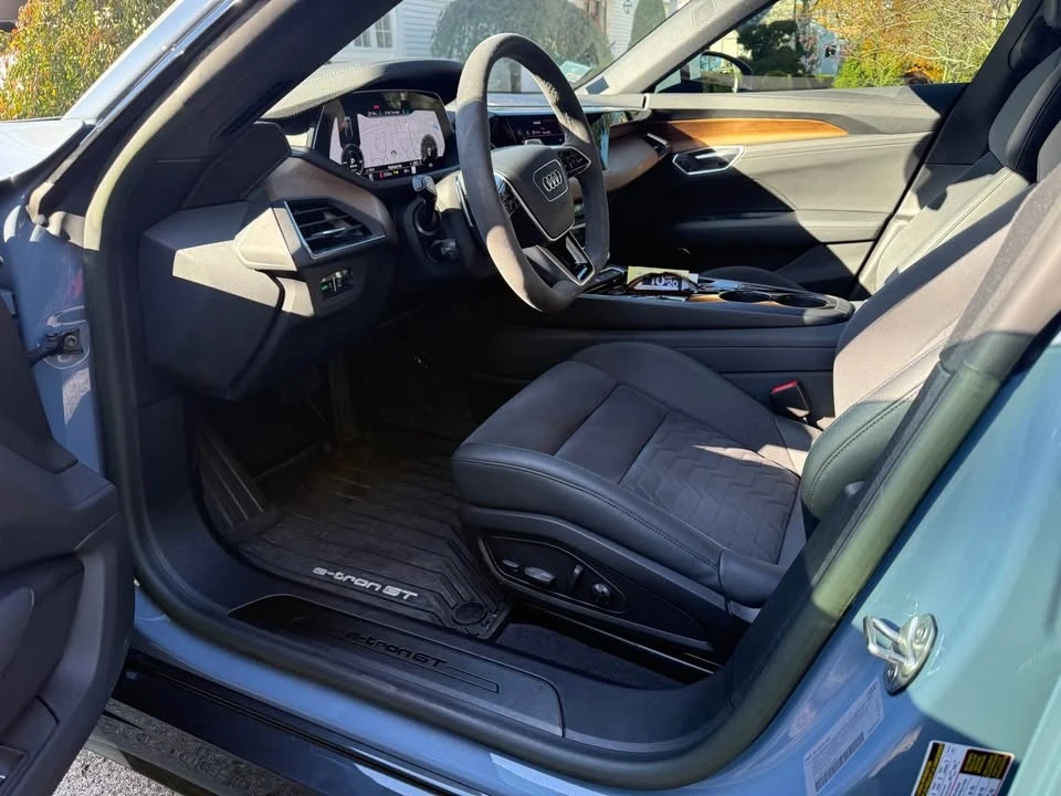 2023 Audi e-tron GT - Image 8 of 12