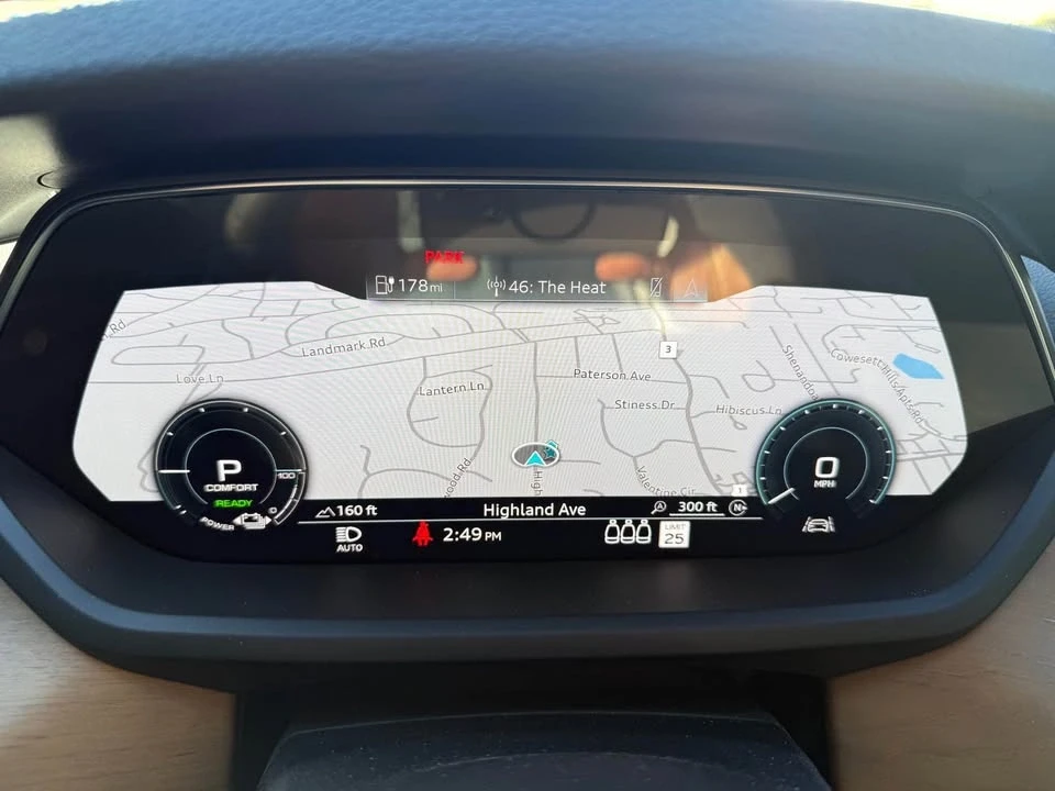 2023 Audi e-tron GT - Image 10 of 12