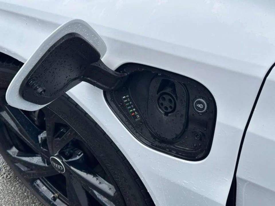 2023 Audi e-tron GT - Image 8 of 14