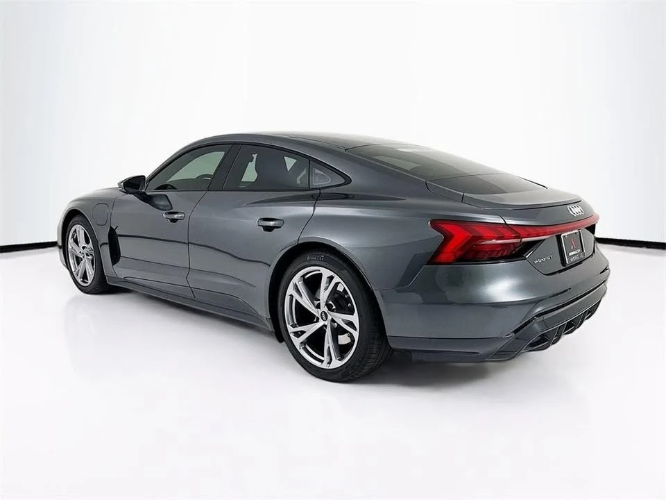 2023 Audi e-tron GT - Image 8 of 18