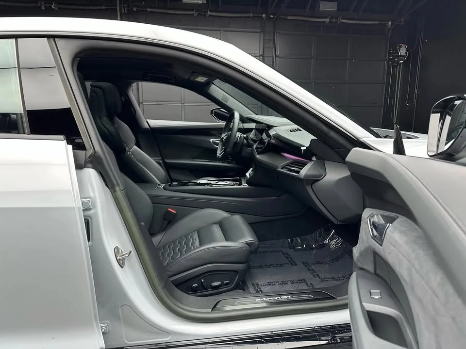 2023 Audi e-tron GT - Image 12 of 20