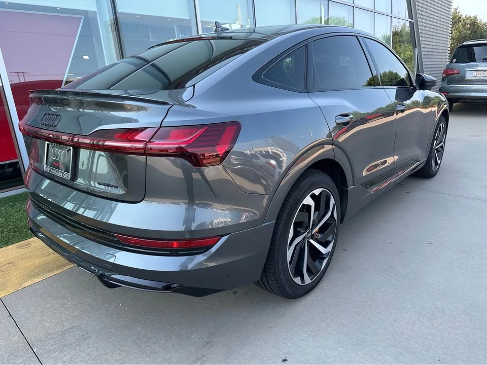 2023 Audi Q8 e-tron - Image 4 of 10