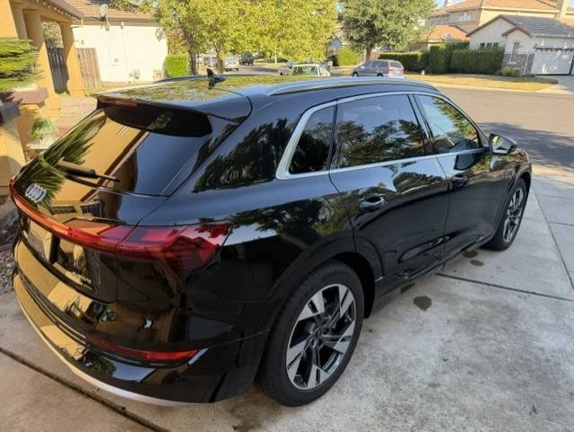 2023 Audi e-tron - Image 2 of 12