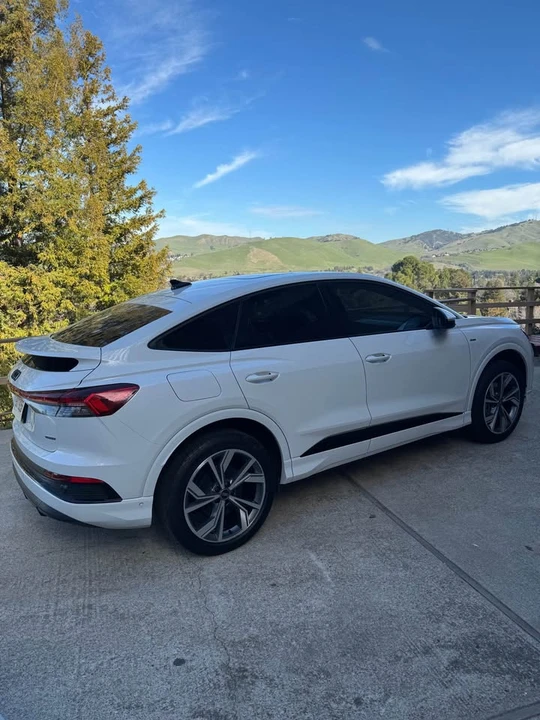 2023 Audi Q4 e-tron - Image 2 of 9