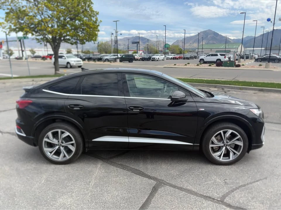 2023 Audi Q4 e-tron - Image 5 of 12