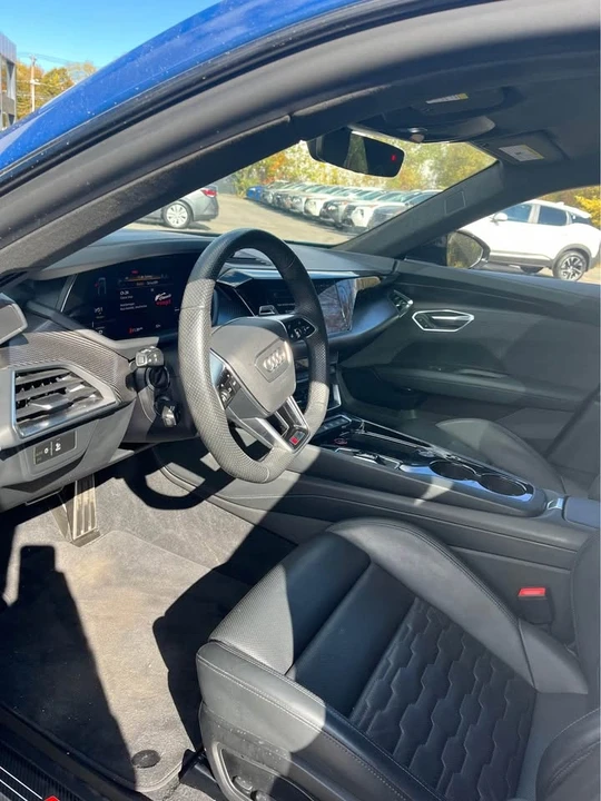 2023 Audi e-tron GT - Image 8 of 12