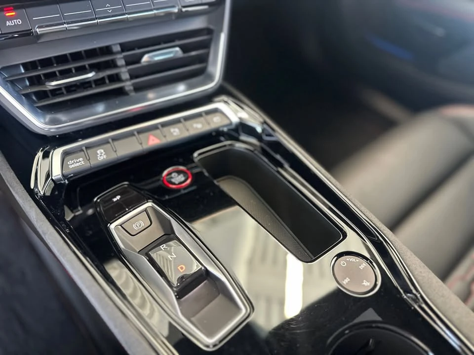 2023 Audi e-tron GT - Image 13 of 14