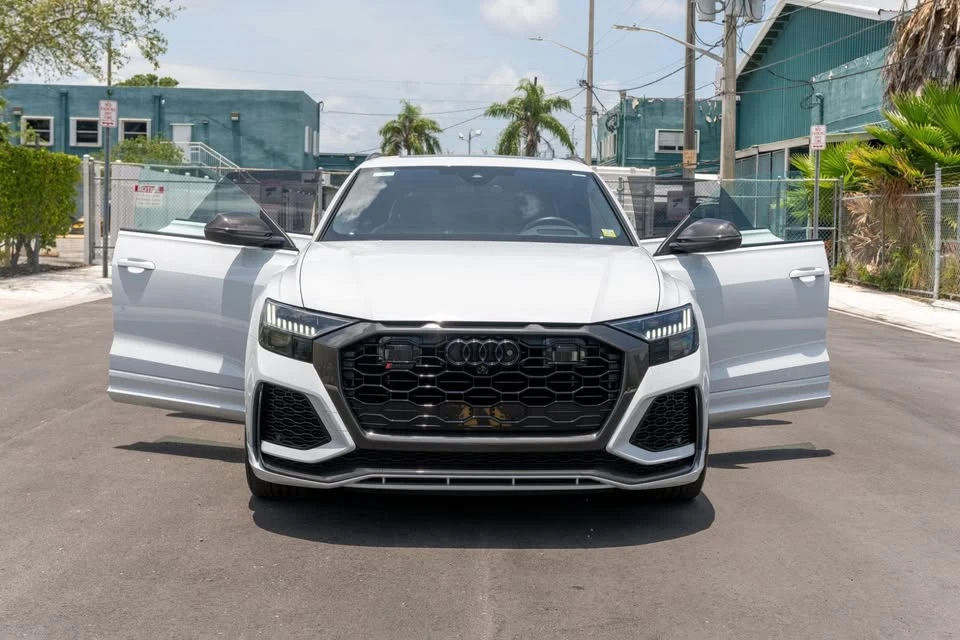 2023 Audi RS Q8 - Image 2 of 5