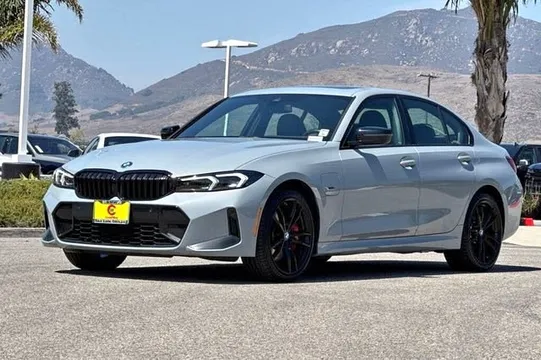 2023 BMW 3 Series 330e Hybrid Plug-in RWD