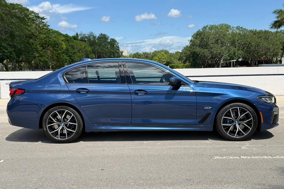 2023 BMW G30 5 Series Sedan - Image 3 of 31