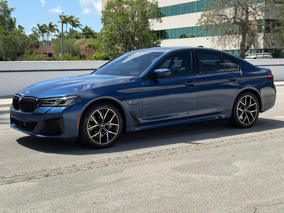 2023 BMW G30 5 Series Sedan - Image 9 of 31